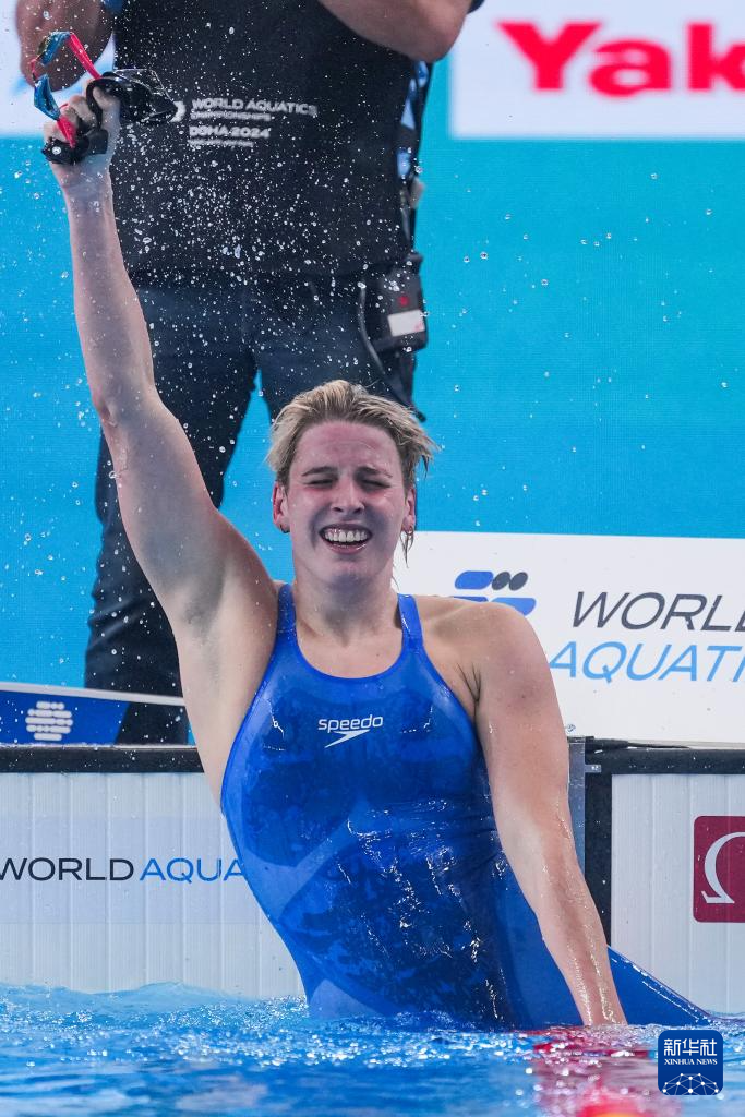 包含女子游泳：美国选手破纪录夺得冠军的词条