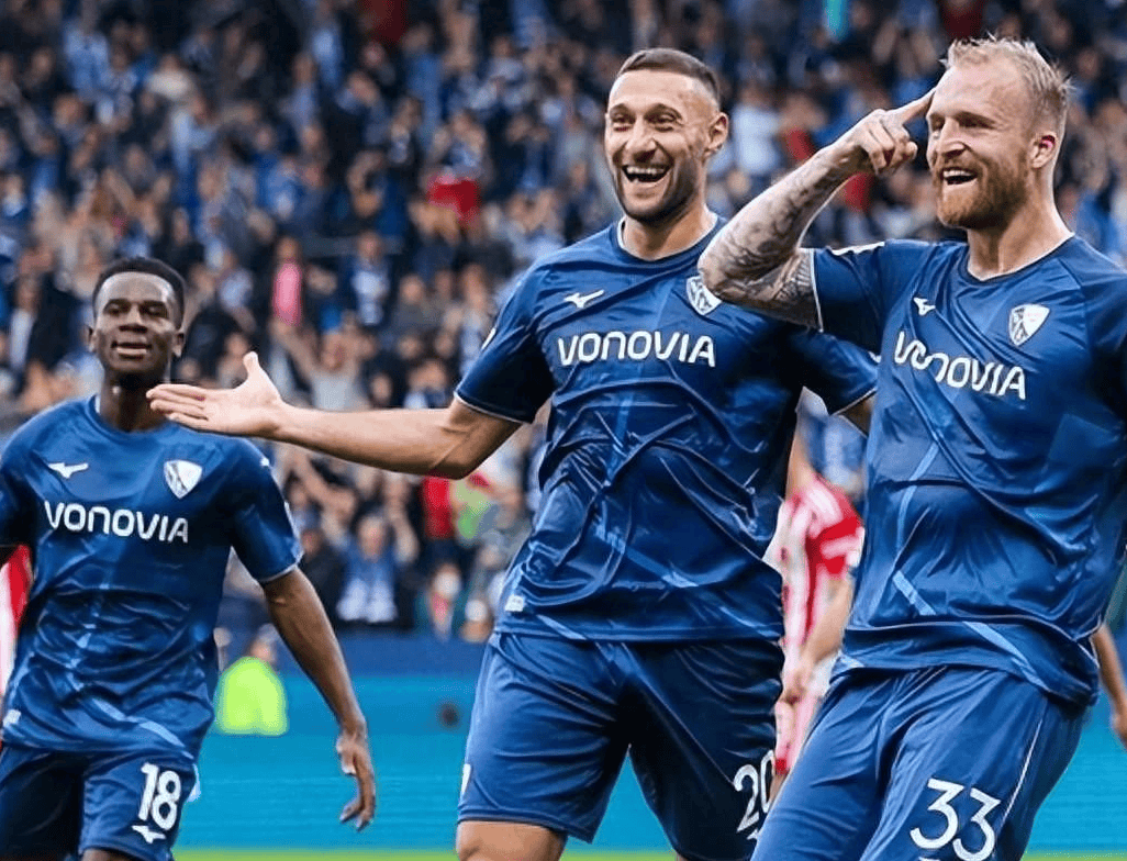 包含勒沃库森客场大胜，坐拥德乙榜首之位的词条