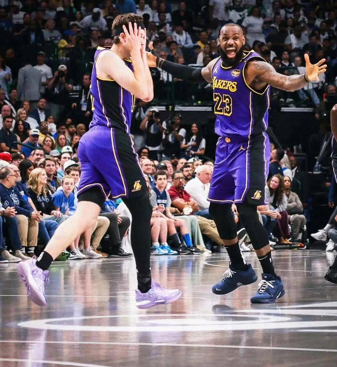 快船主场擒湖人,重返季后赛前八的简单介绍 快船主场擒湖人,重返季后赛前八的简单介绍