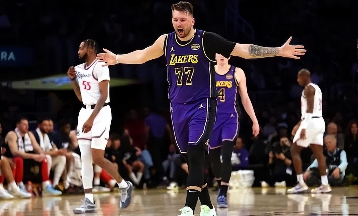 快船主场擒湖人,重返季后赛前八的简单介绍 快船主场擒湖人,重返季后赛前八的简单介绍