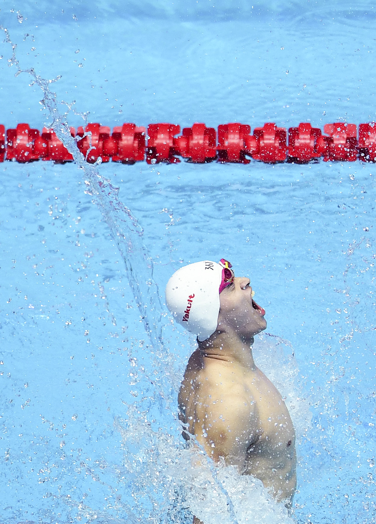 米兰体育活动-法国游泳选手自由自在，轻松晋级决赛