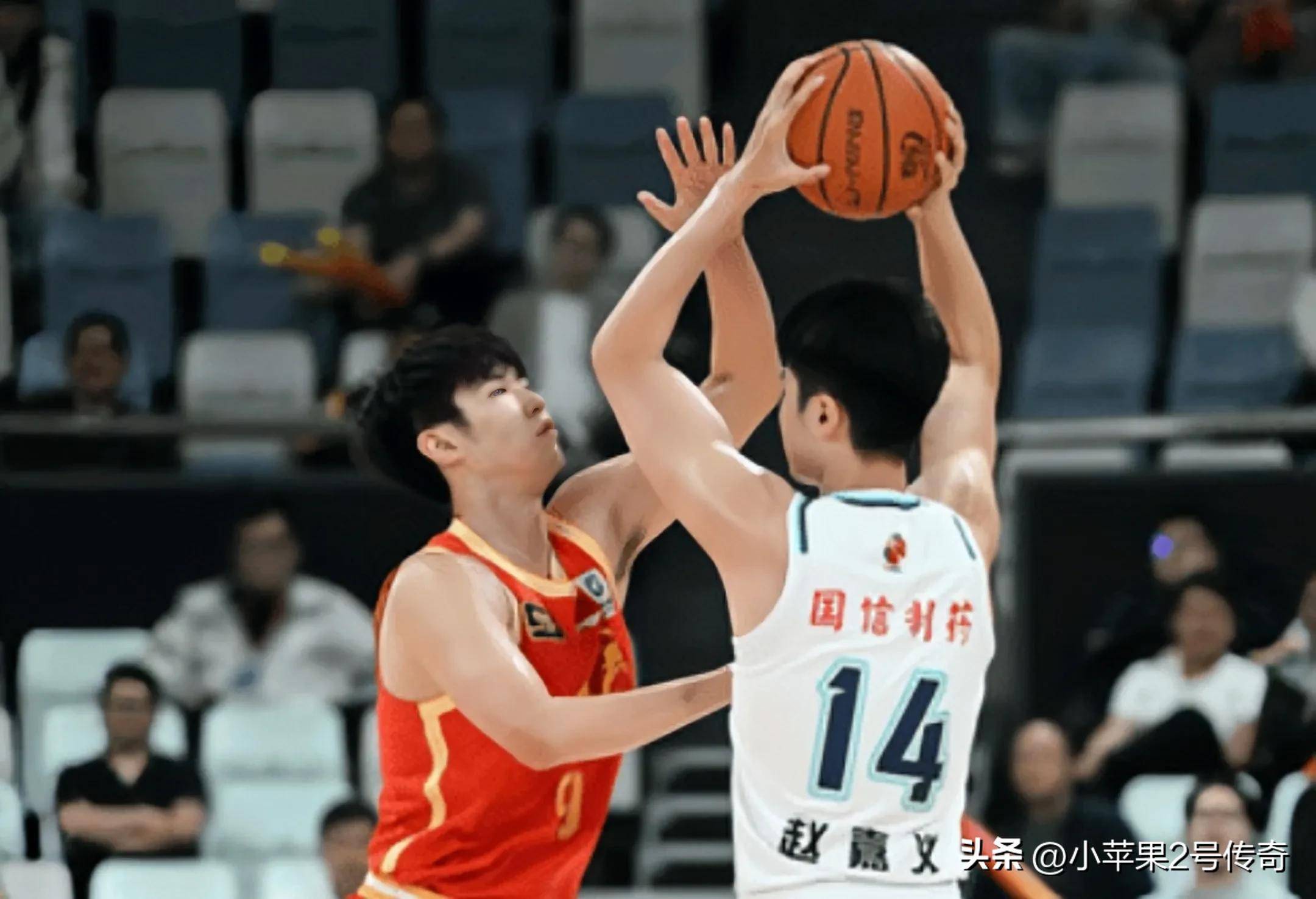 米兰体育官网app-青岛男篮客场惊艳表现，一举夺冠