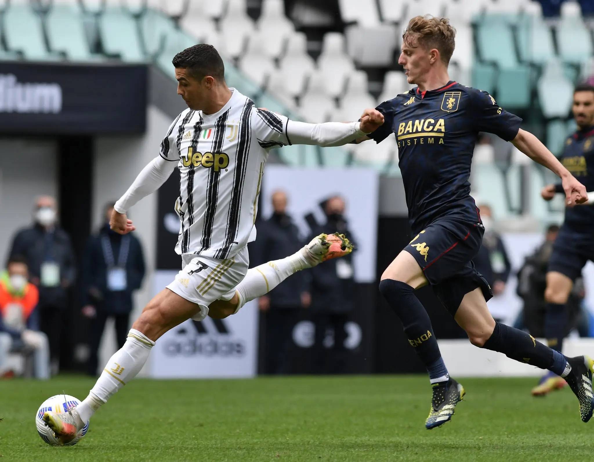 米兰体育地址-紧张刺激！意甲联赛中双雄对决引爆看点的简单介绍