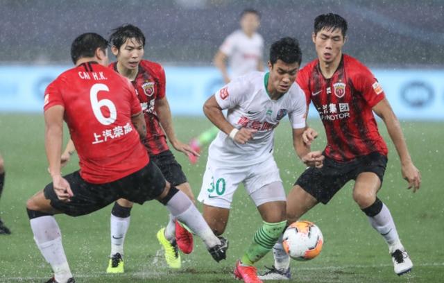 包含陕西男篮主场助威，球迷气势如虹的词条