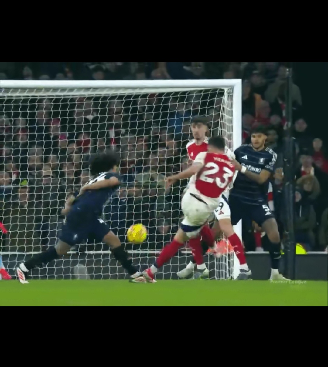 米兰体育登录入口-阿森纳主场惜败狼队，遭遇两连败