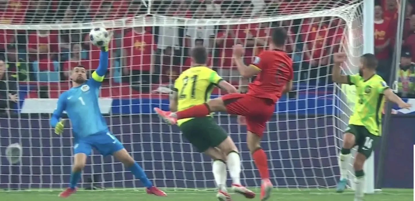 米兰体育官方-伊拉克队在国际足球赛事中遭遇不利