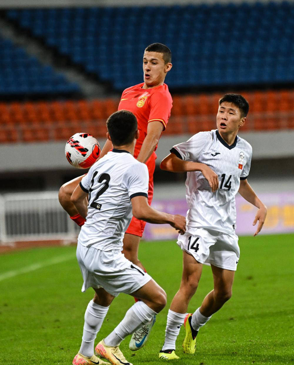 米兰体育视频-年轻球员逐渐崭露头角，为球队带来新希望