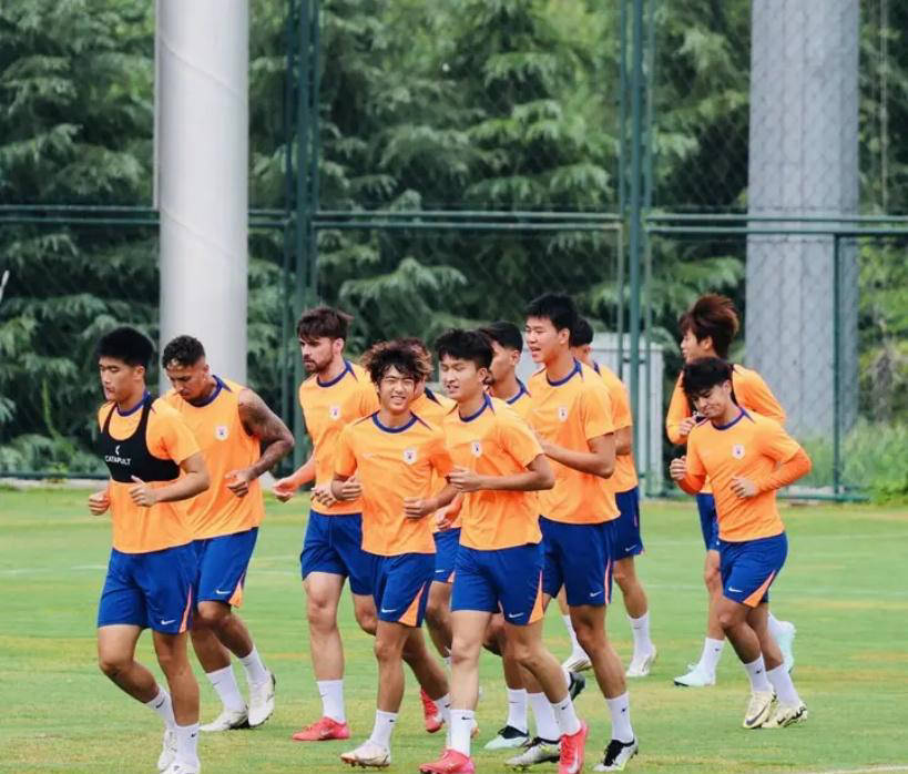 年轻球员逐渐崭露头角，为球队带来新希望