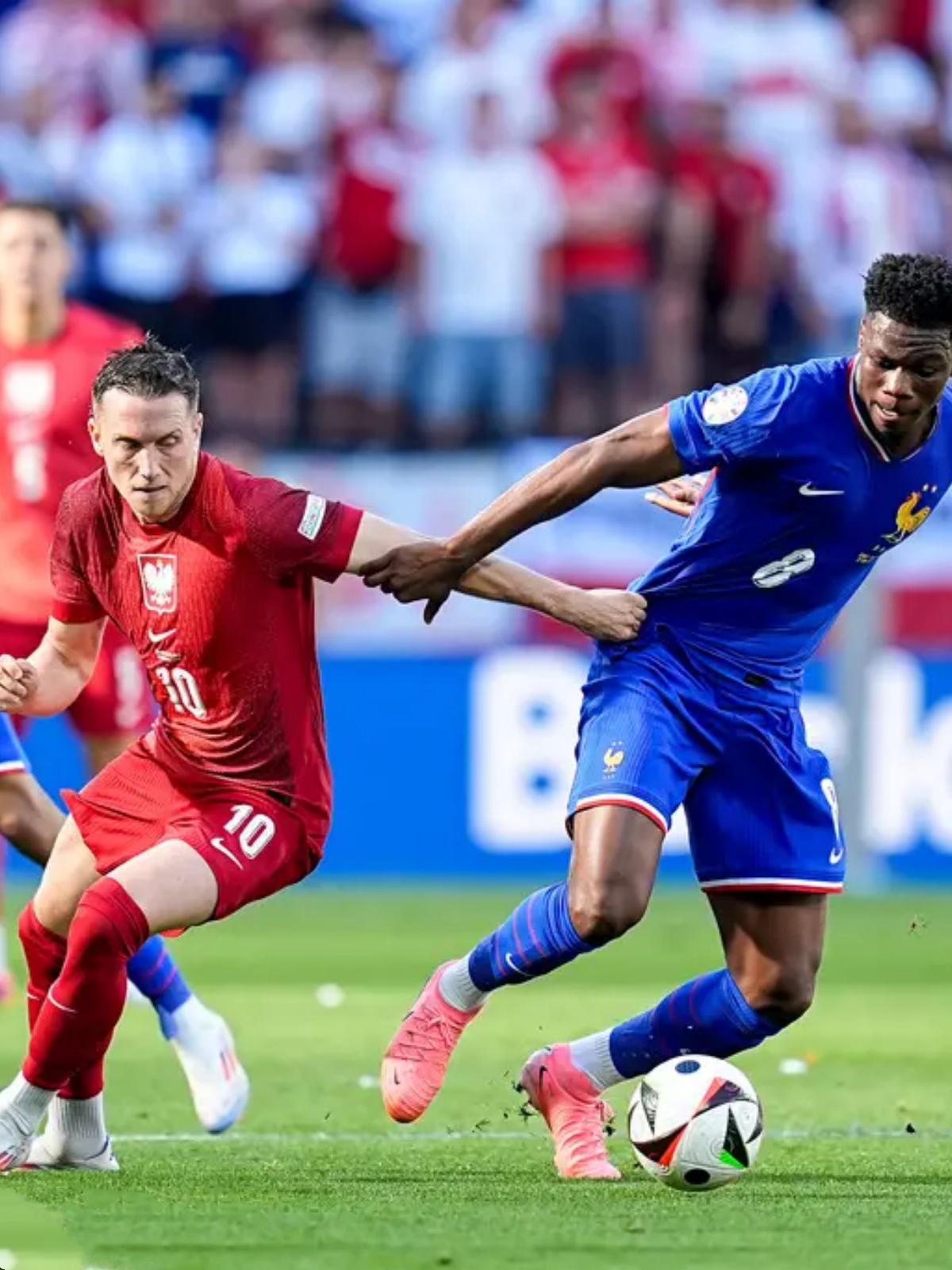 波兰队逆转胜利,晋级淘汰赛 波兰队逆转胜利,晋级淘汰赛