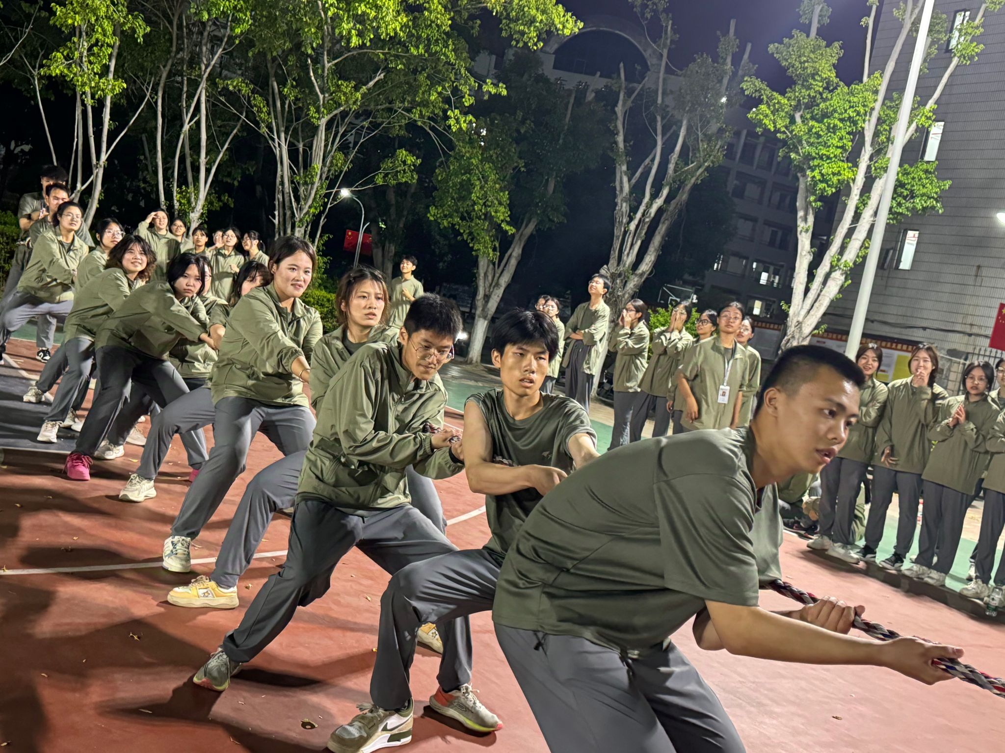 拔河大赛,各国选手坚韧拼搏展现风采的简单介绍 拔河大赛,各国选手坚韧拼搏展现风采的简单介绍