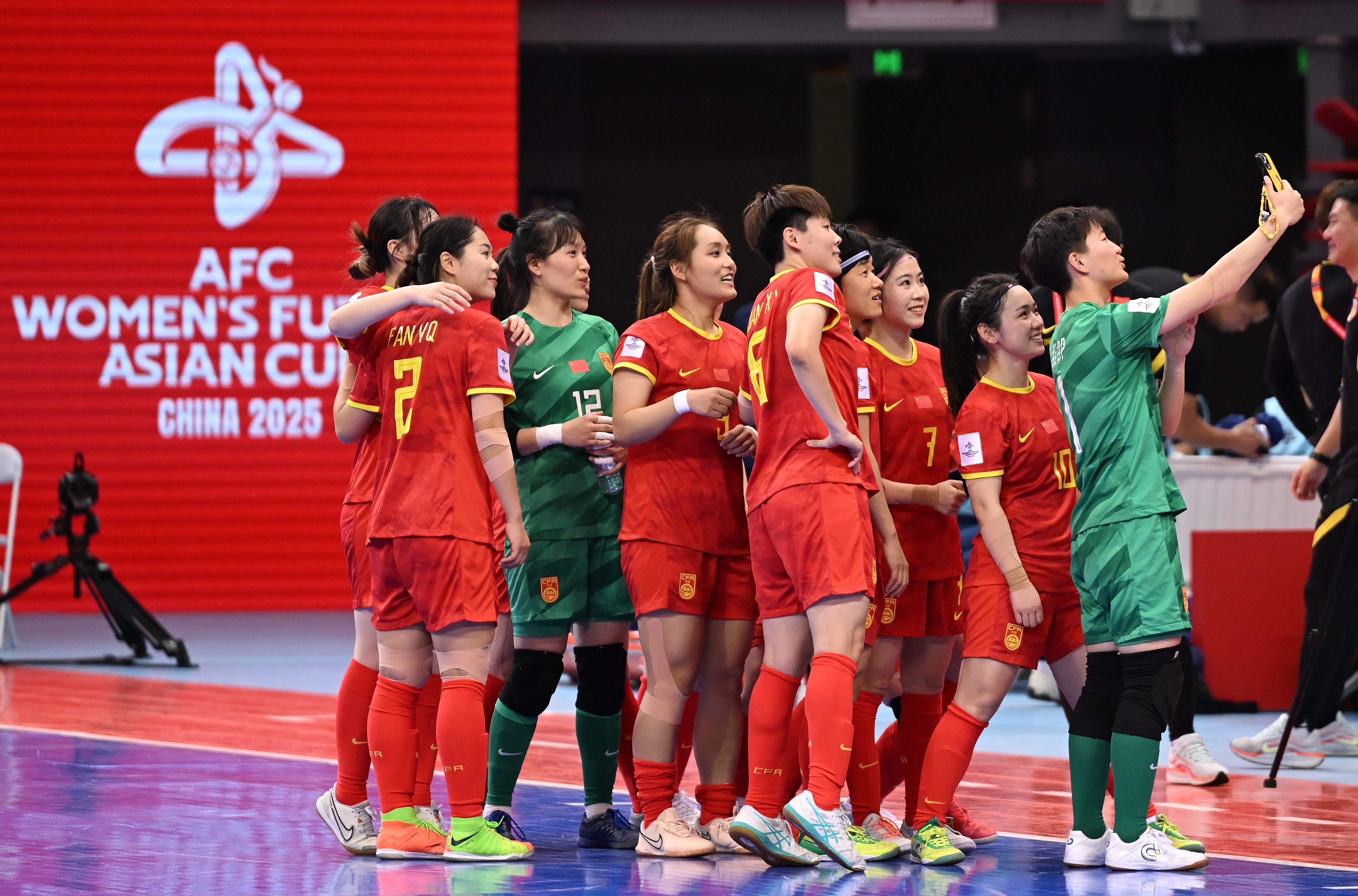 米兰体育教练-紧张对决：亚洲盃女足赛事掀起轰动