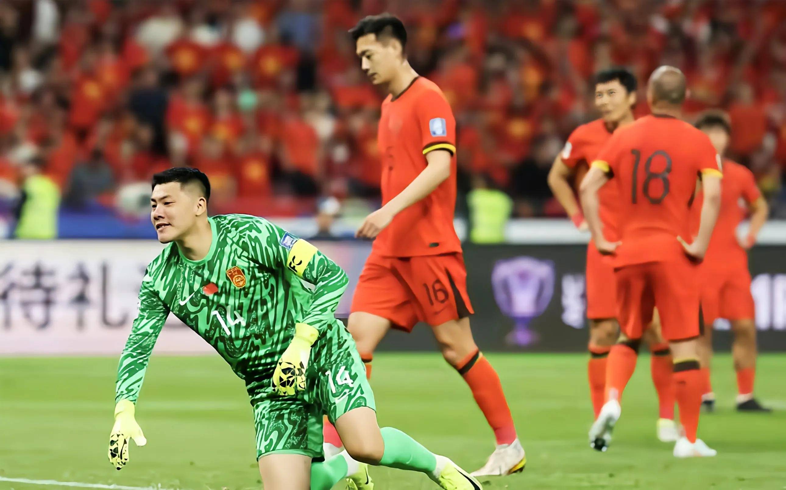 国内足球联赛竞技激烈,胜负难测 国内足球联赛竞技激烈,胜负难测