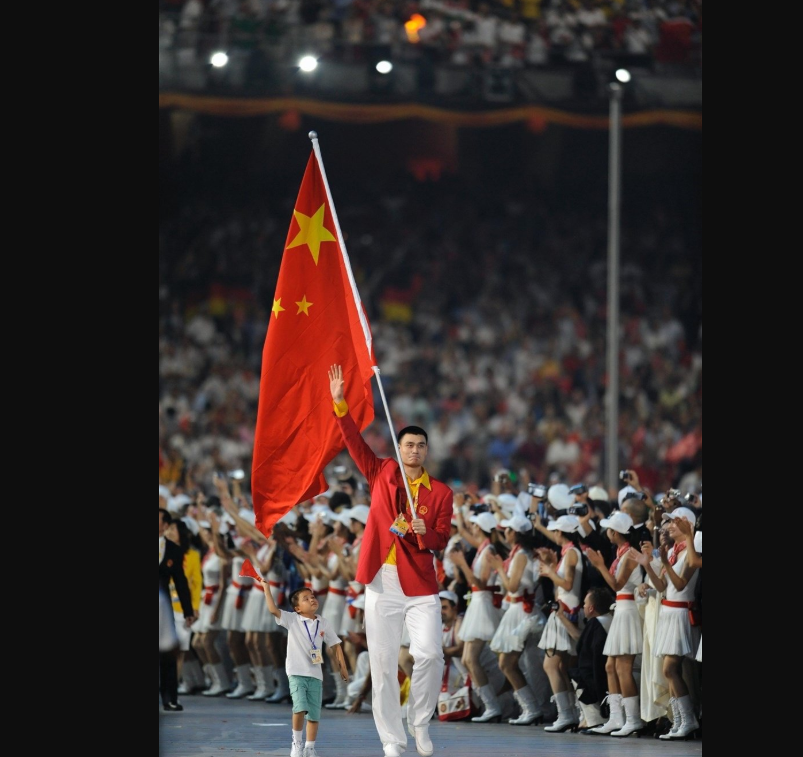 年轻球员突破表现,赛场上亮眼建功 年轻球员突破表现,赛场上亮眼建功