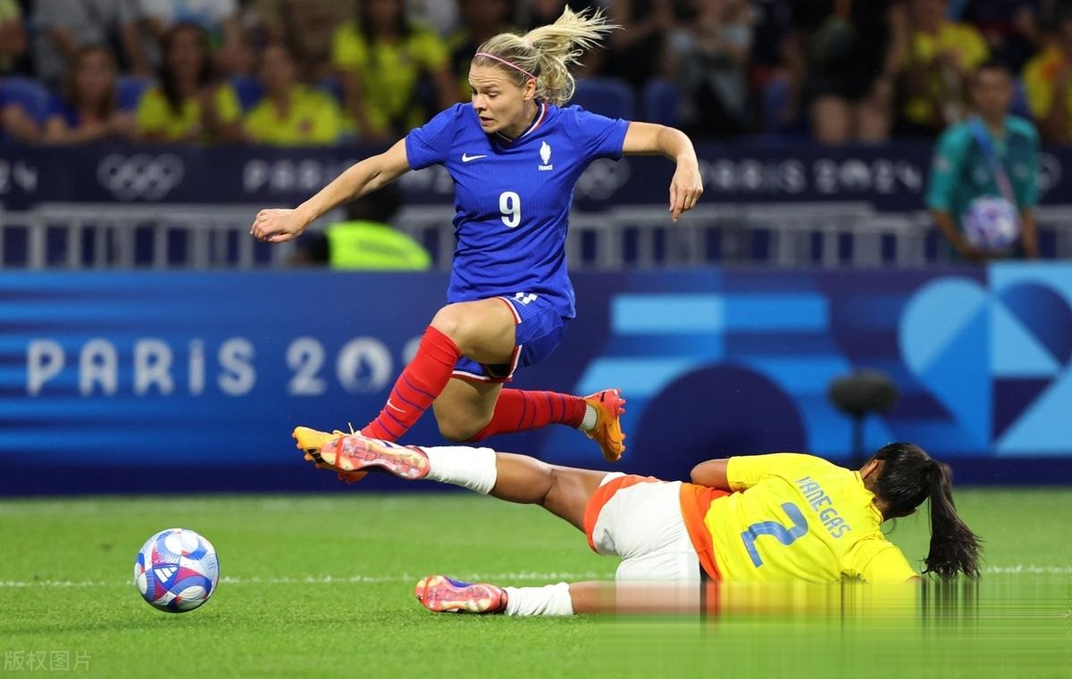 哥伦比亚女足凭借顽强拼搏，击败对手的简单介绍