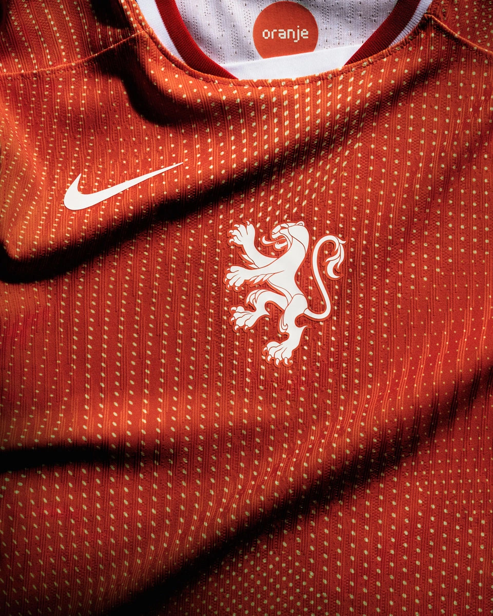 米兰体育官网-荷兰女足国家队主帅谈未来发展，目标争取更多冠军