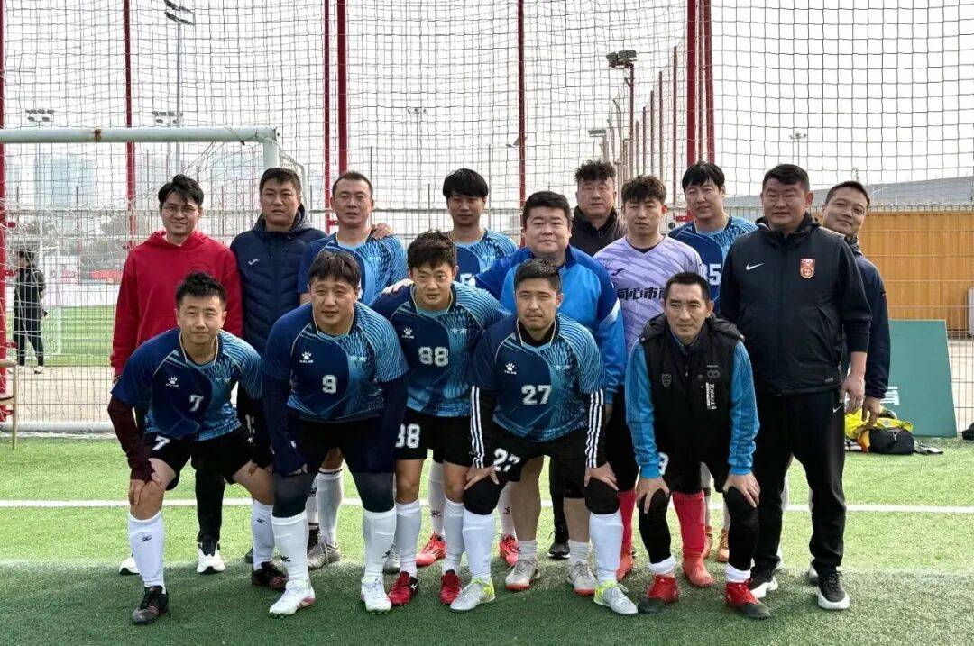 米兰体育娱乐-球队蓄势待发，备战绿茵场强劲